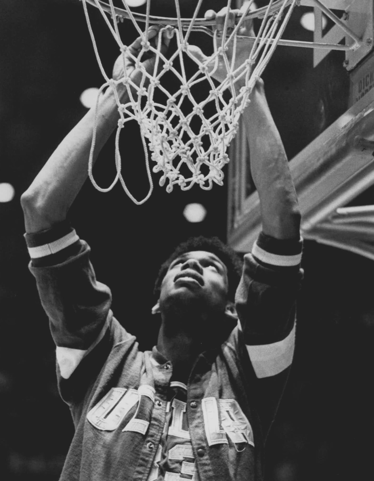 Alcindor melakukan upacara net cutting di Freedom Hall di Louisville pada tahun 1969 selepas kemenangan 20 mata ke atas Purdue dan Rick Mount dalam gelaran kebangsaan ketiga berturut-turut yang belum pernah terjadi sebelumnya dalam perjalanan menuju tujuh kejuaraan kebangsaan berturut-turut untuk UCLA.