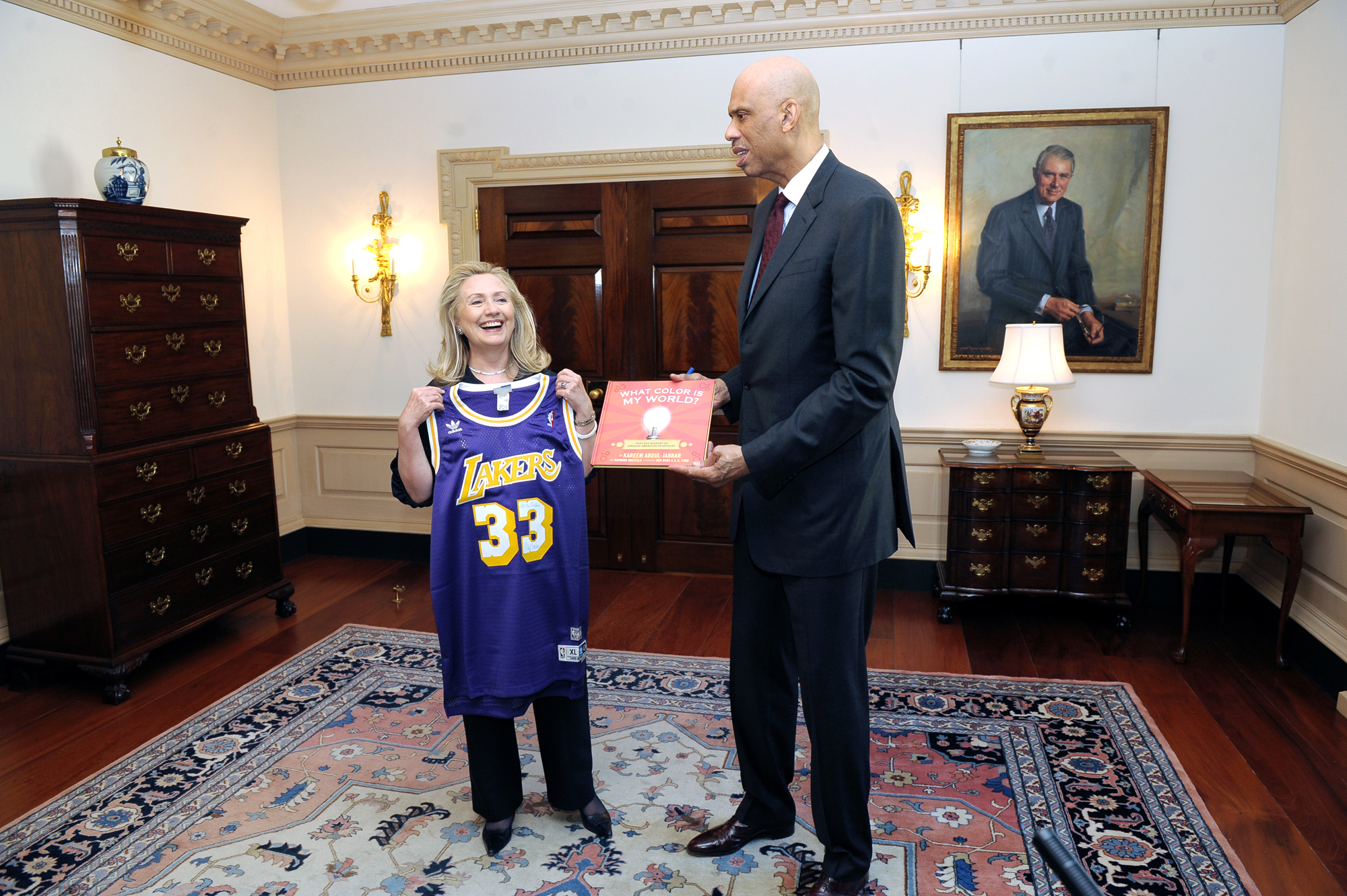 Hillary Clinton dan Abdul-Jabbar, 2012