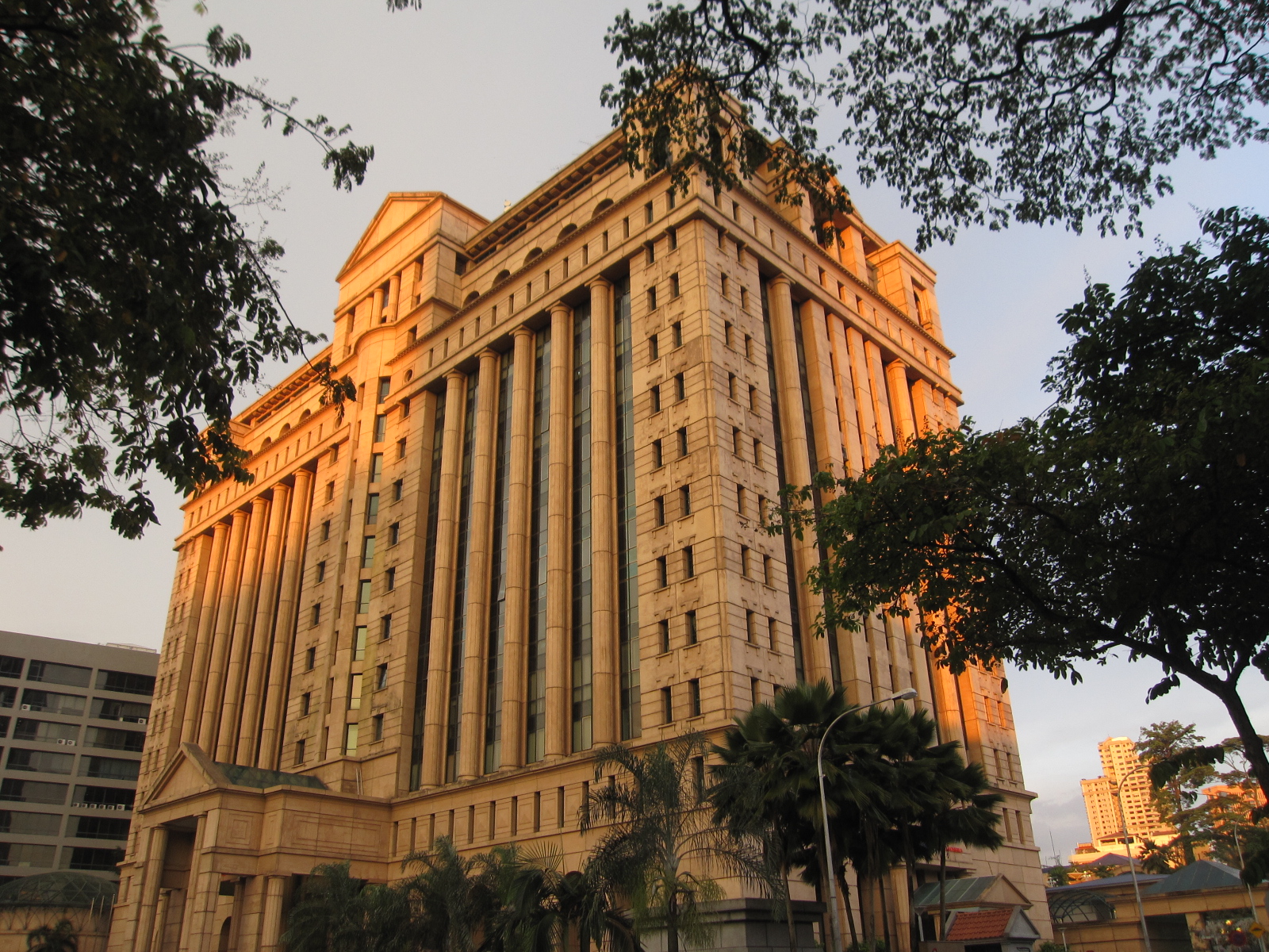 Bursa Malaysia, bursa saham nasional.
