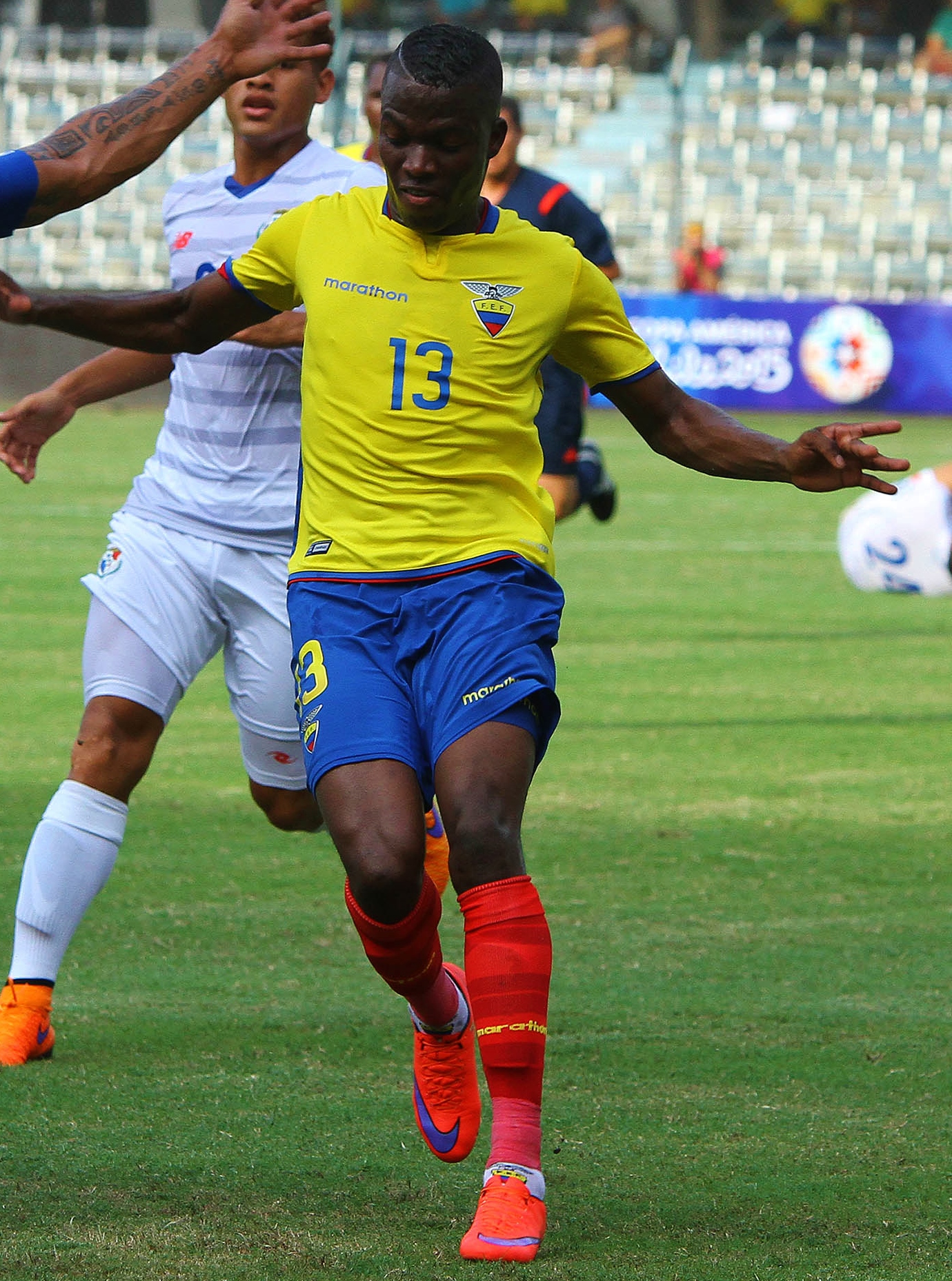 Valencia bermain untuk pasukan kebangsaan Ecuador pada tahun 2015.