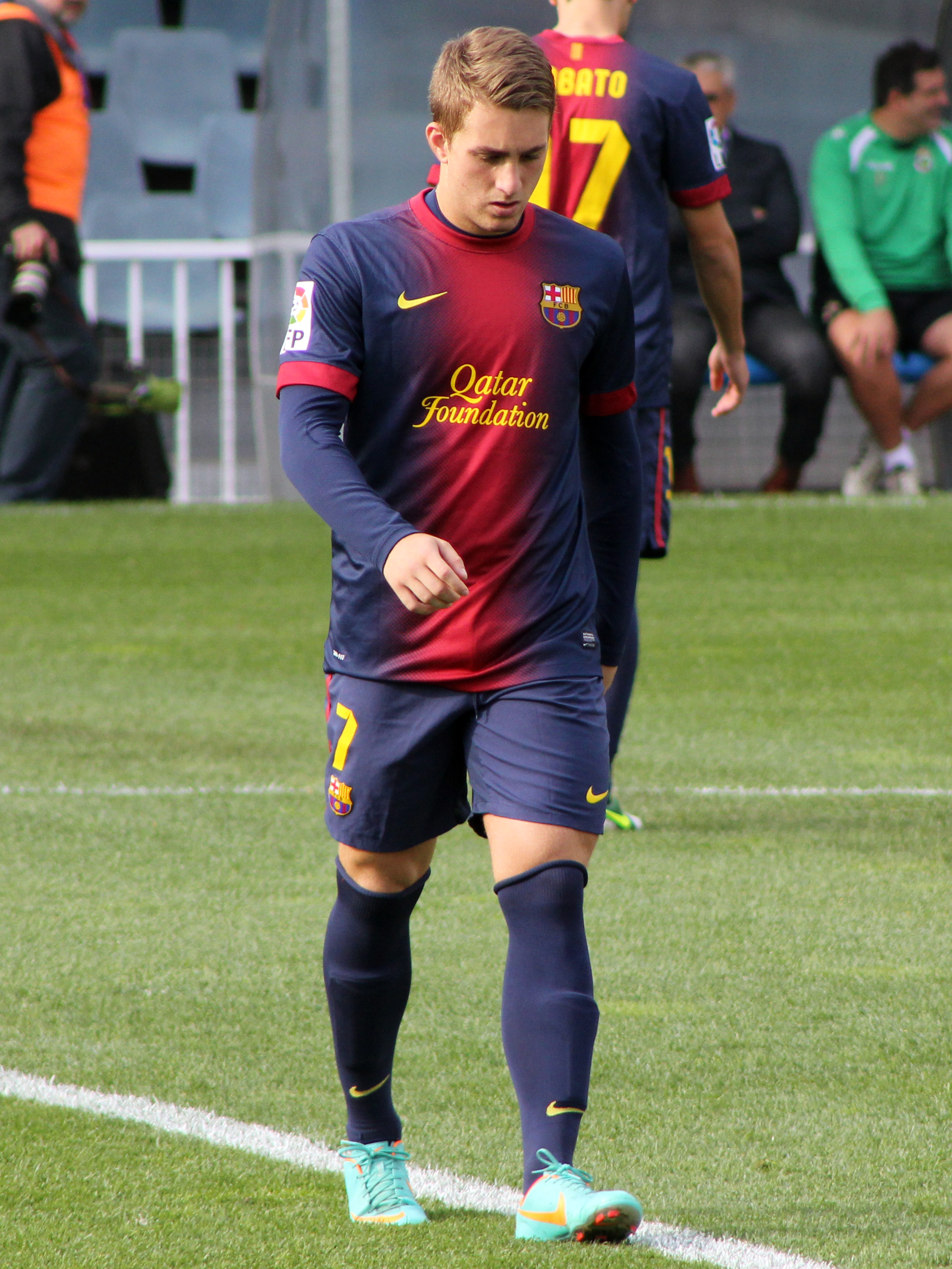 2012年、FCバルセロナBでプレーするデウロフェウ。