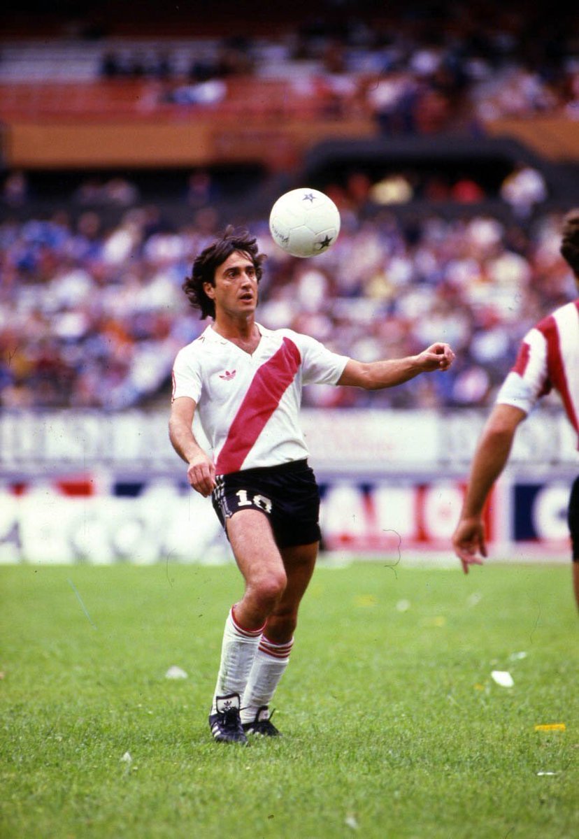 Alonso with River Plate in 1984