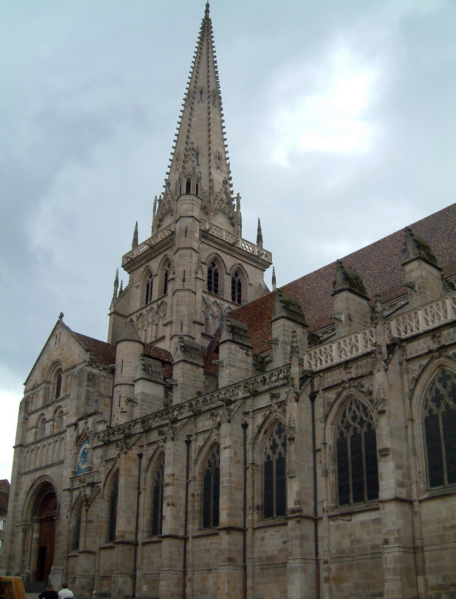 오툉 대성당 (Cathédrale Saint-Lazare d'Autun), 프랑스 오툉, 라자로의 무덤 위에 세워졌다고 전해진다.