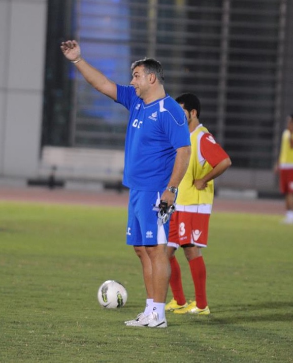 2013년 알아인 FC 선수들을 지시하는 올러로이우
