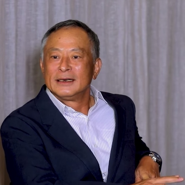 2022년 영화 《칠인악대》 홍보를 위한 인터뷰 중인 두기봉
