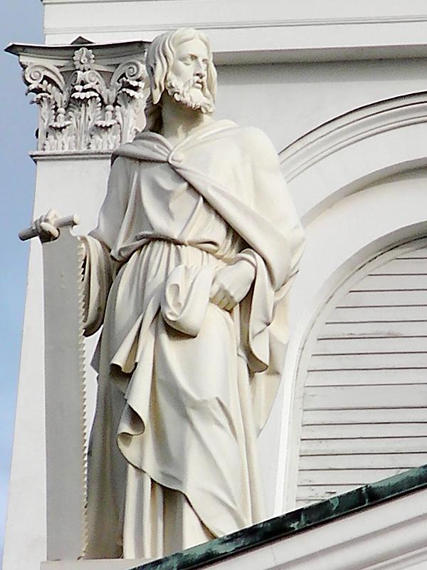 헤르만 시벨바인이 제작하여 헬싱키 대성당 지붕에 설치된 시몬 열심당원 조각상
