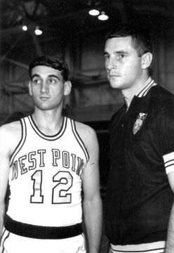 Krzyzewski bersama pelatih Bob Knight