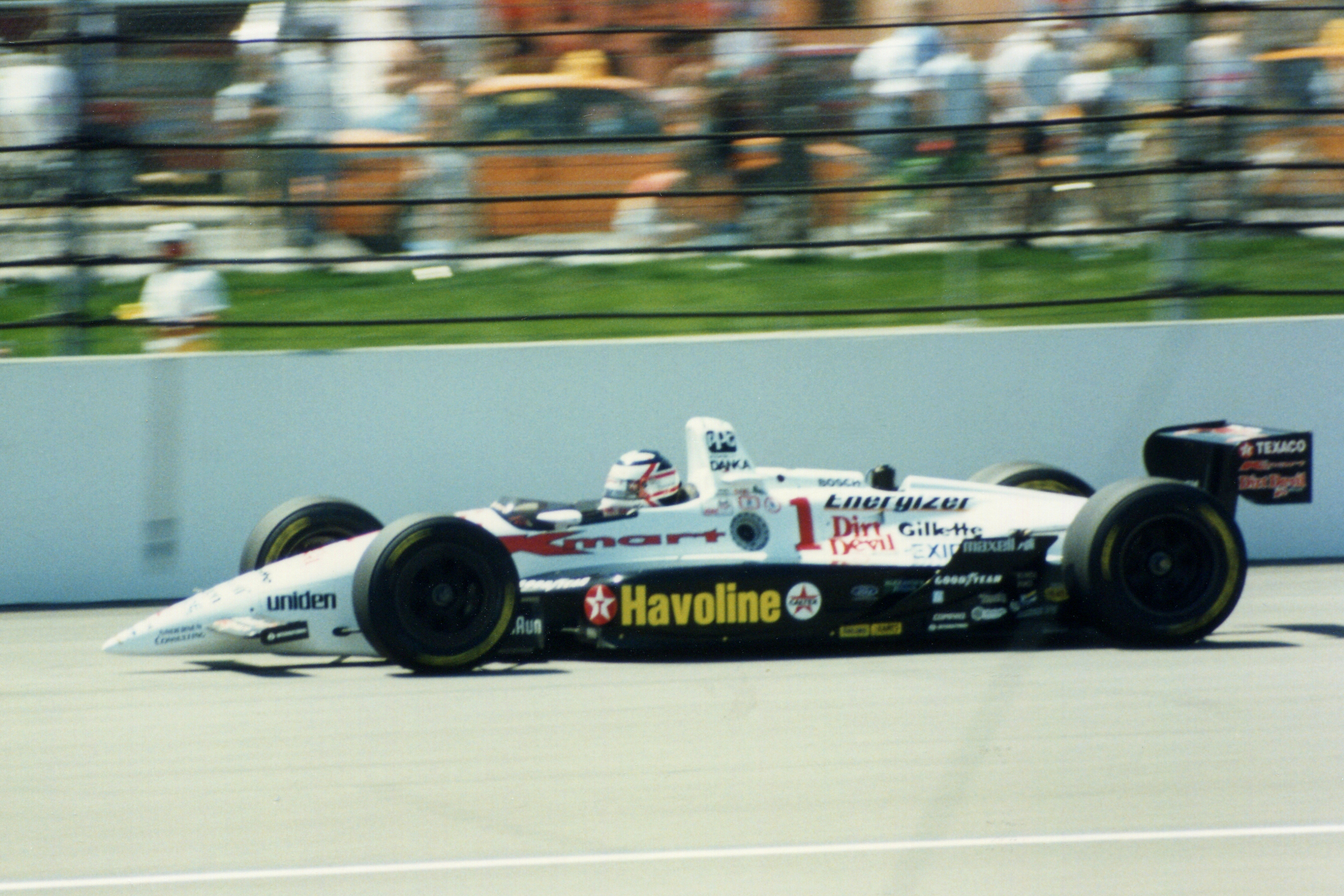 Mansell bersaing dalam Indianapolis 500 1994.