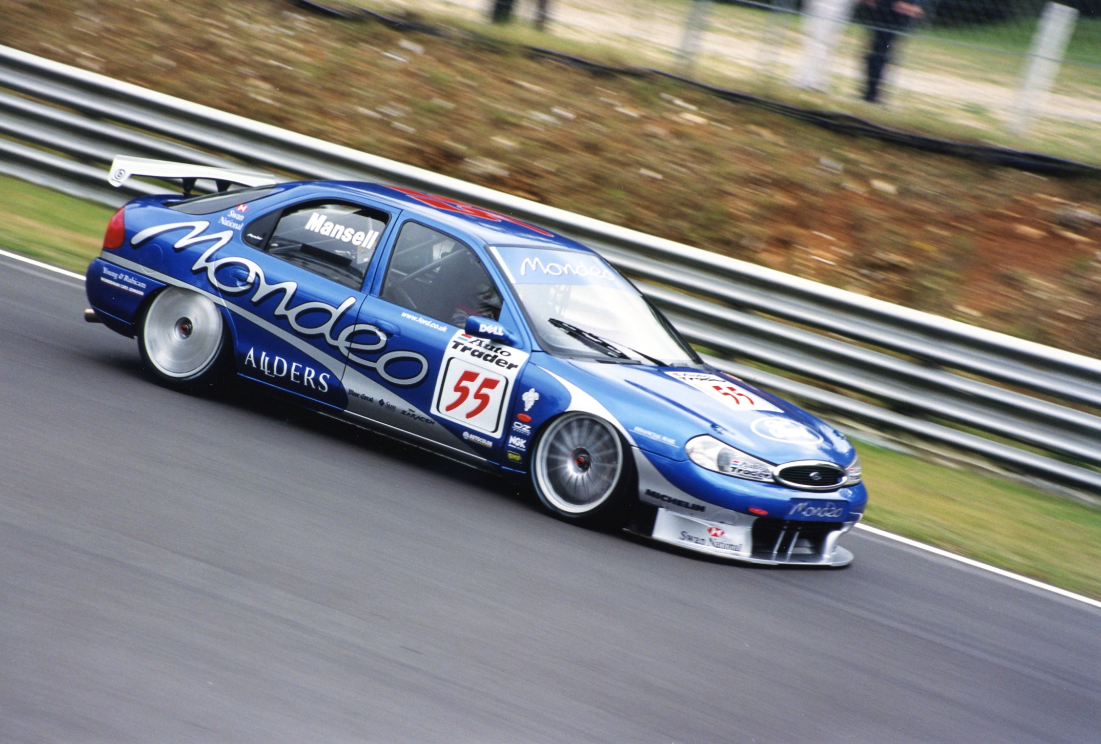 แมนเซล แข่งขันที่แบรนด์ส แฮตช์ ในBTCC