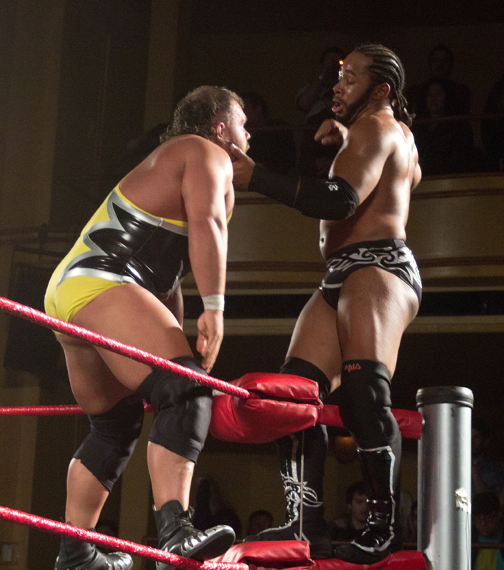 Lethal bergulat melawan Michael Elgin dalam pertandingan penantang nomor satu di Supercard of Honor VII