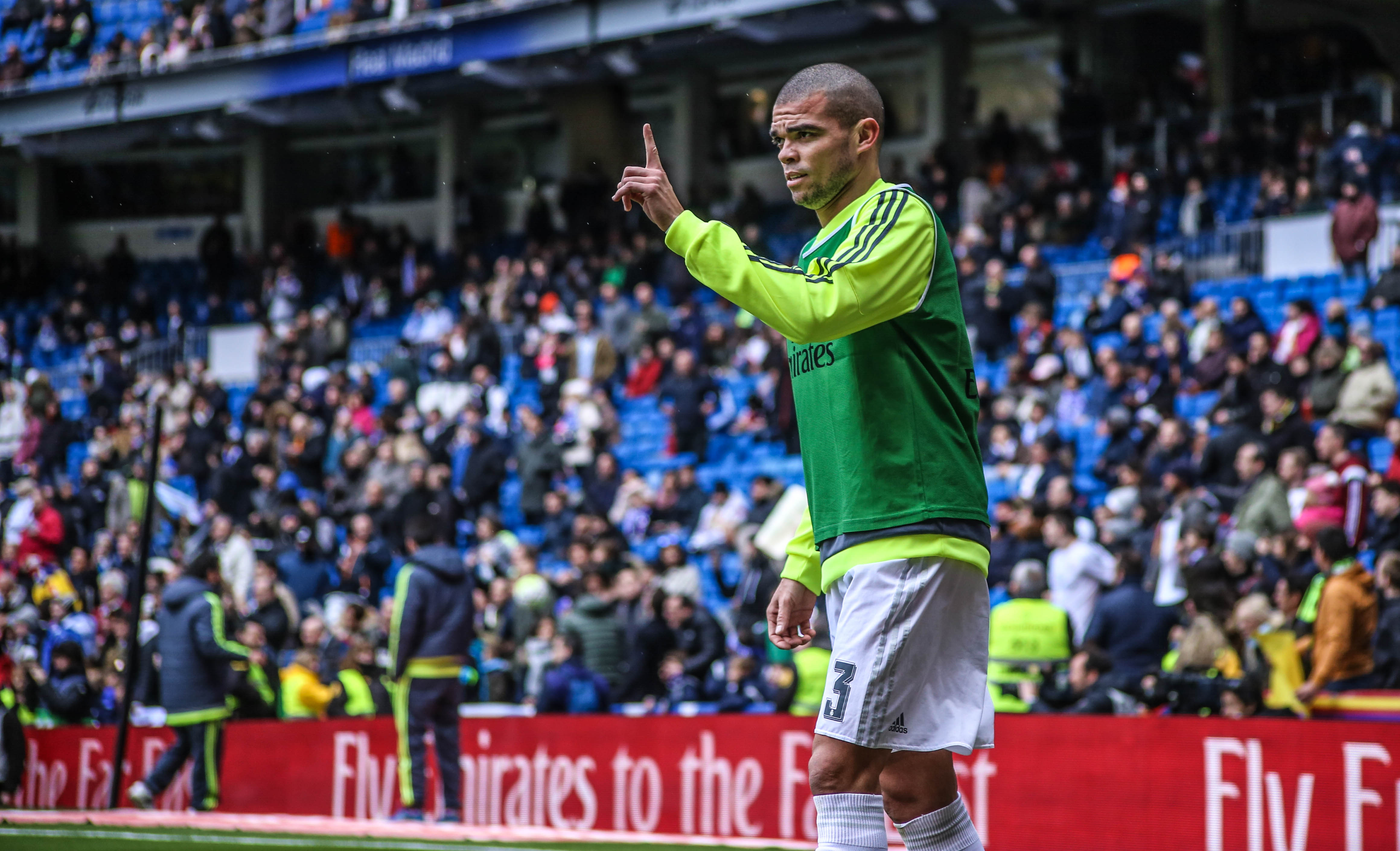 Pepe warming up for Real Madrid in 2016