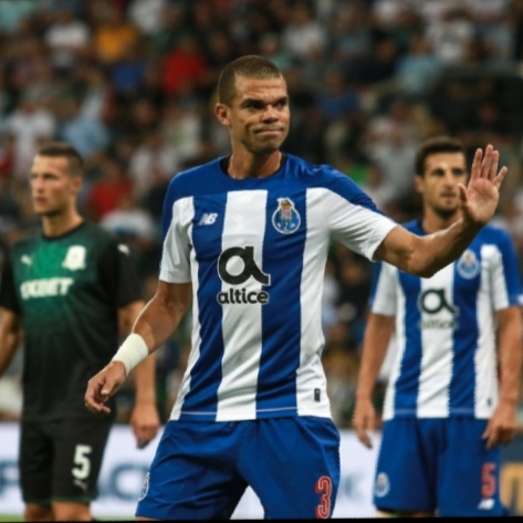 Pepe playing for Porto in 2019
