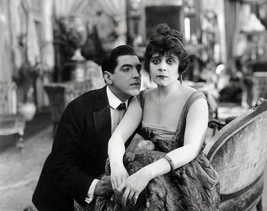 Bara with Alan Roscoe in Camille (1917)