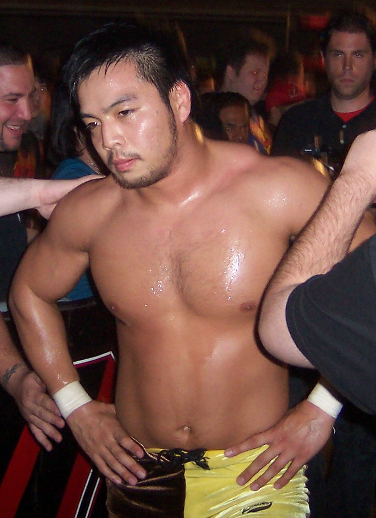 KENTA가 2008년 9월 ROH 이벤트에서 경기하는 모습