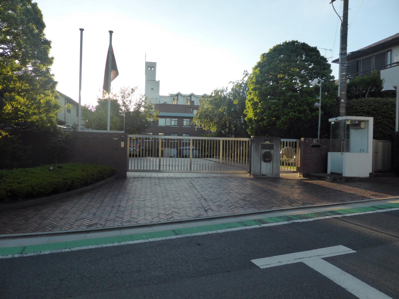 駐日アンゴラ大使館(東京都世田谷区)正門