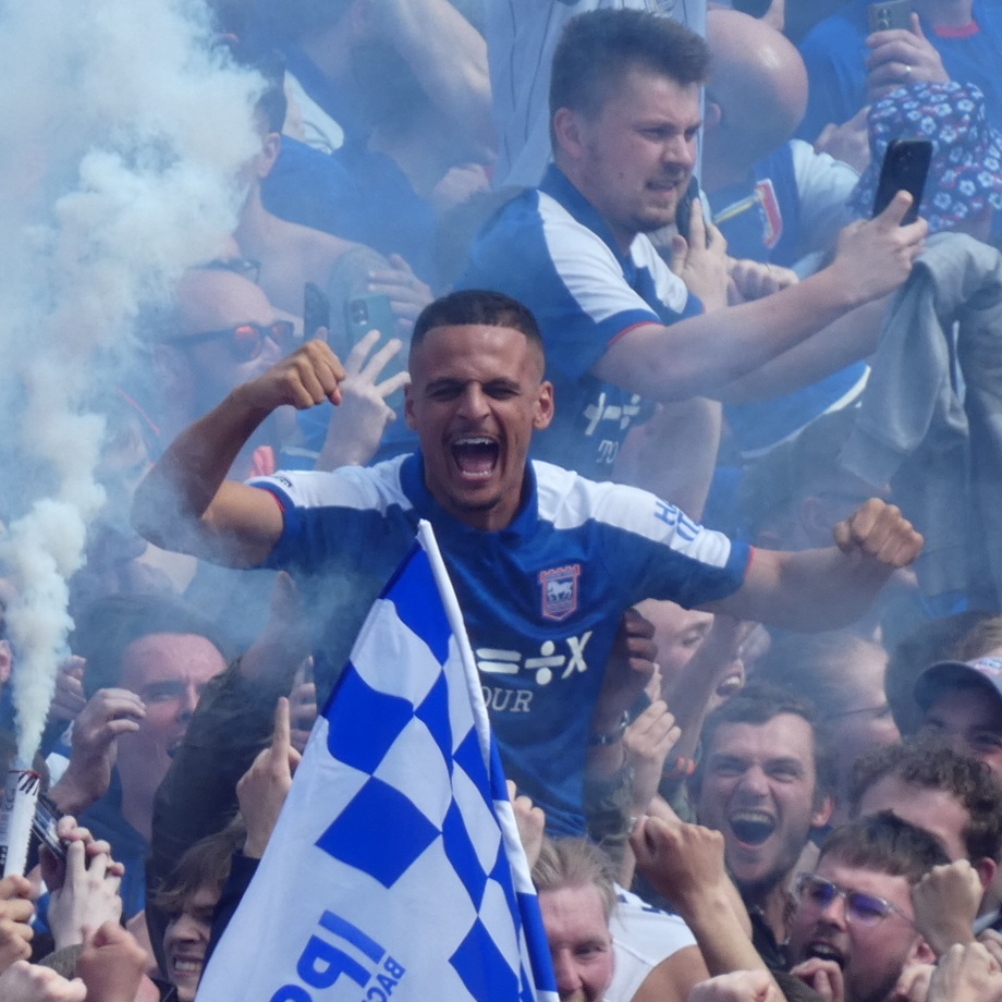 이 경기에서 이라크 대표팀으로 출전한 알리 알하마디 (2023년).