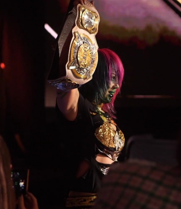 Asuka memegang Kejuaraan Tim Tag Wanita WWE bersama Kairi Sane sebagai The Kabuki Warriors pada tahun 2019.