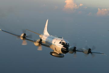 비행 중인 WP-3D Orion 기상 정찰기.