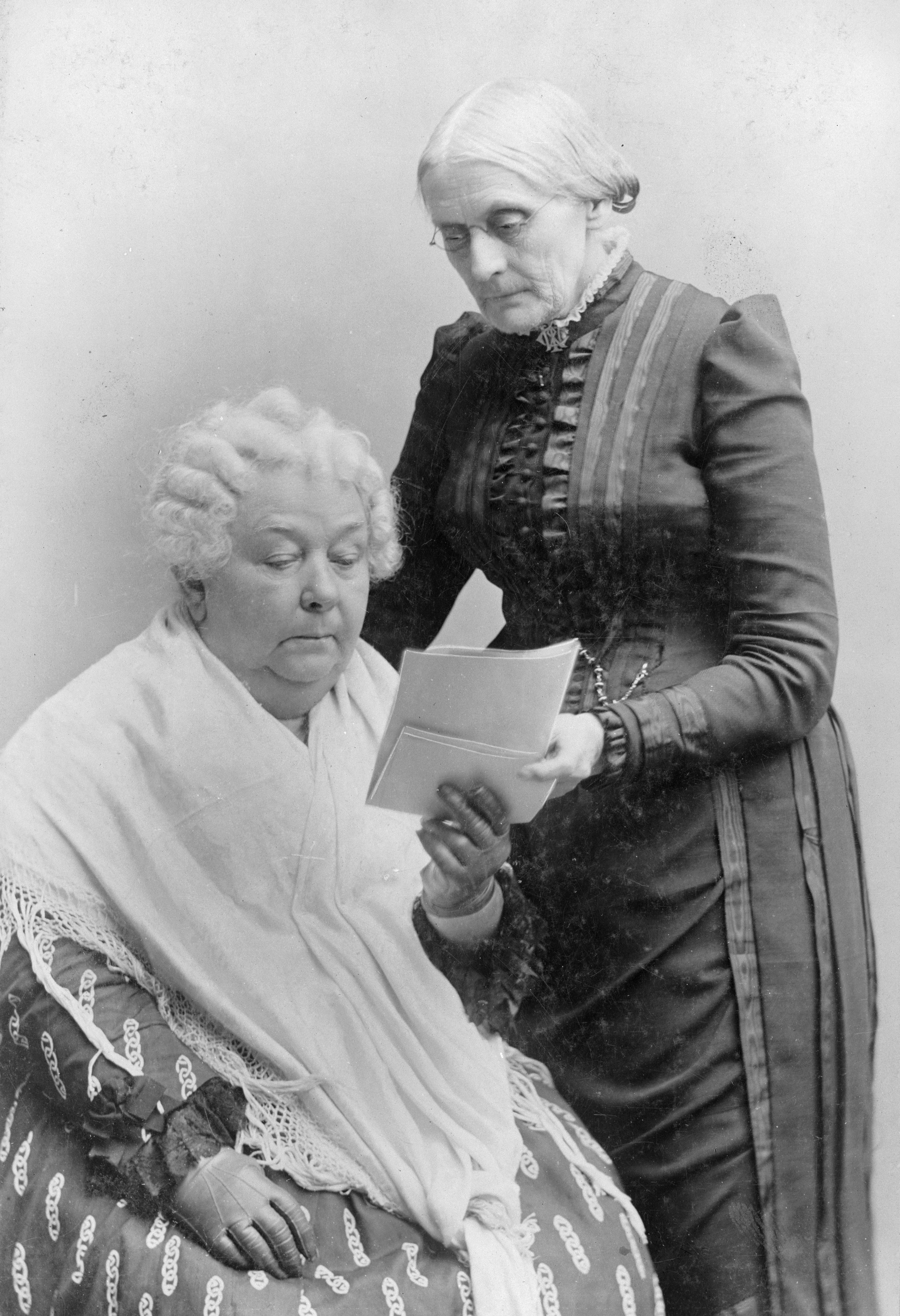 Stanton (duduk) dan Susan B. Anthony