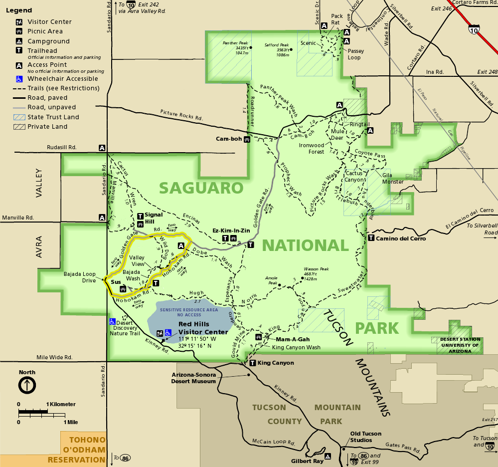 Tucson Mountain District 지도, 불규칙한 사각형 모양으로 녹색이며 공원이 아닌 갈색 또는 금색 음영 영역으로 둘러싸여 있음