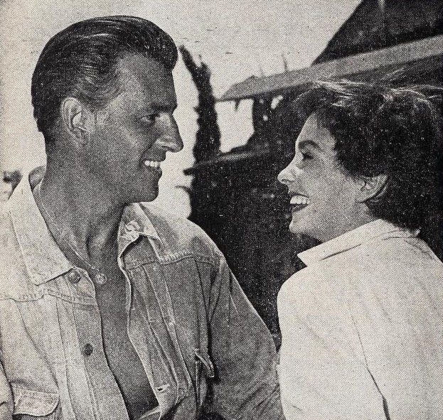 ซิมมอนส์กับสามีคนแรก สจ๊วต เกรนเจอร์ ในปี ค.ศ. 1955