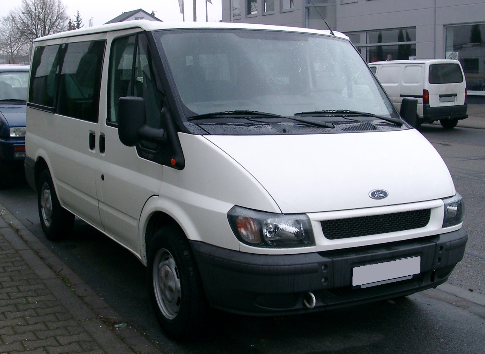 Van Ford Transit, kenderaan ikonik yang dipandu Sabine Schmitz dalam cabaran Top Gear.