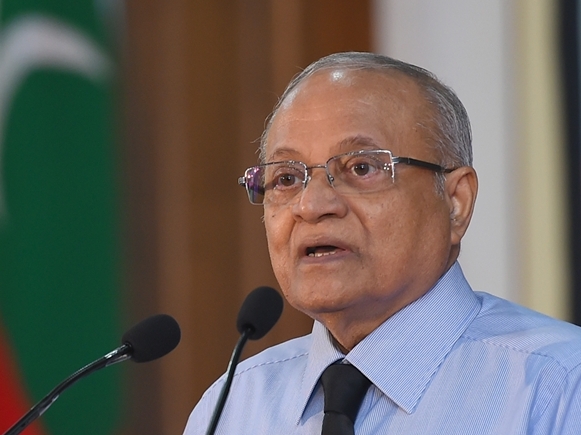 2015년 연단에서 연설하는 가윰