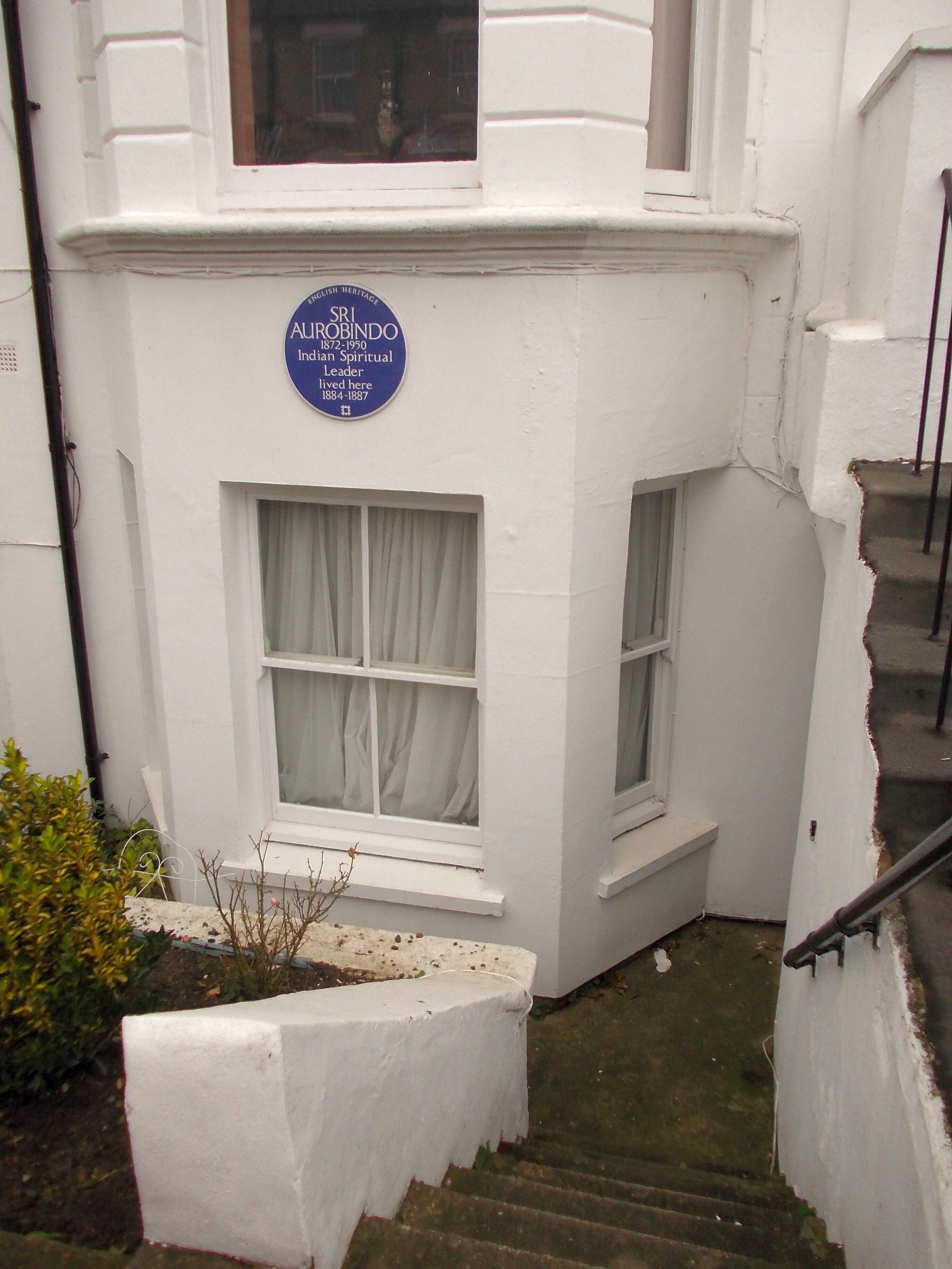  Basement of 49 St Stephen's Avenue, London W12 with Sri Aurobindo Blue Plaque