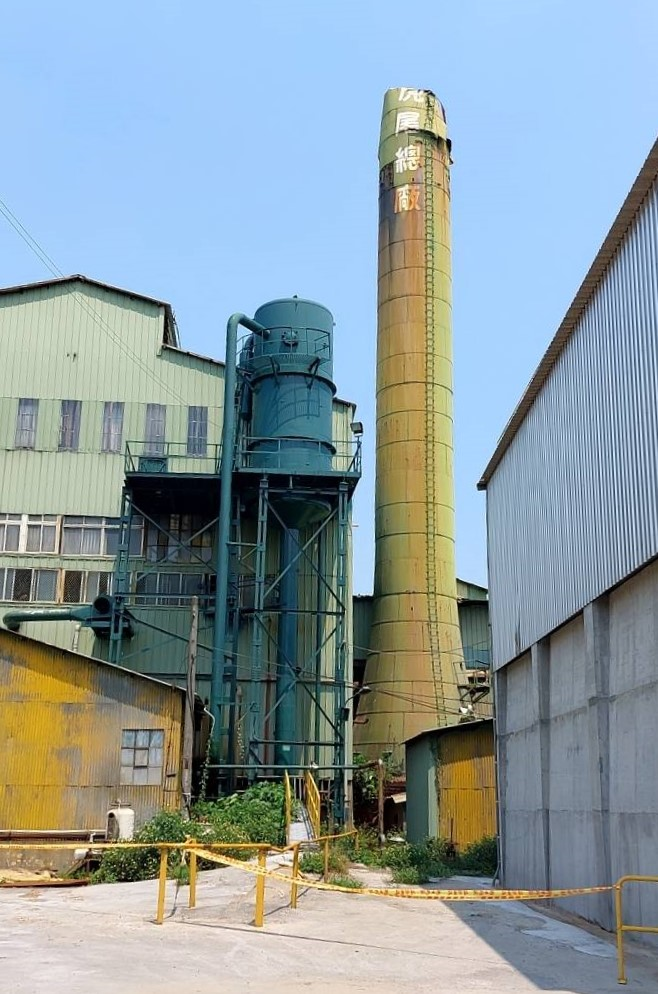 윈린현의 구 설탕공장 굴뚝이 붕괴된 모습.