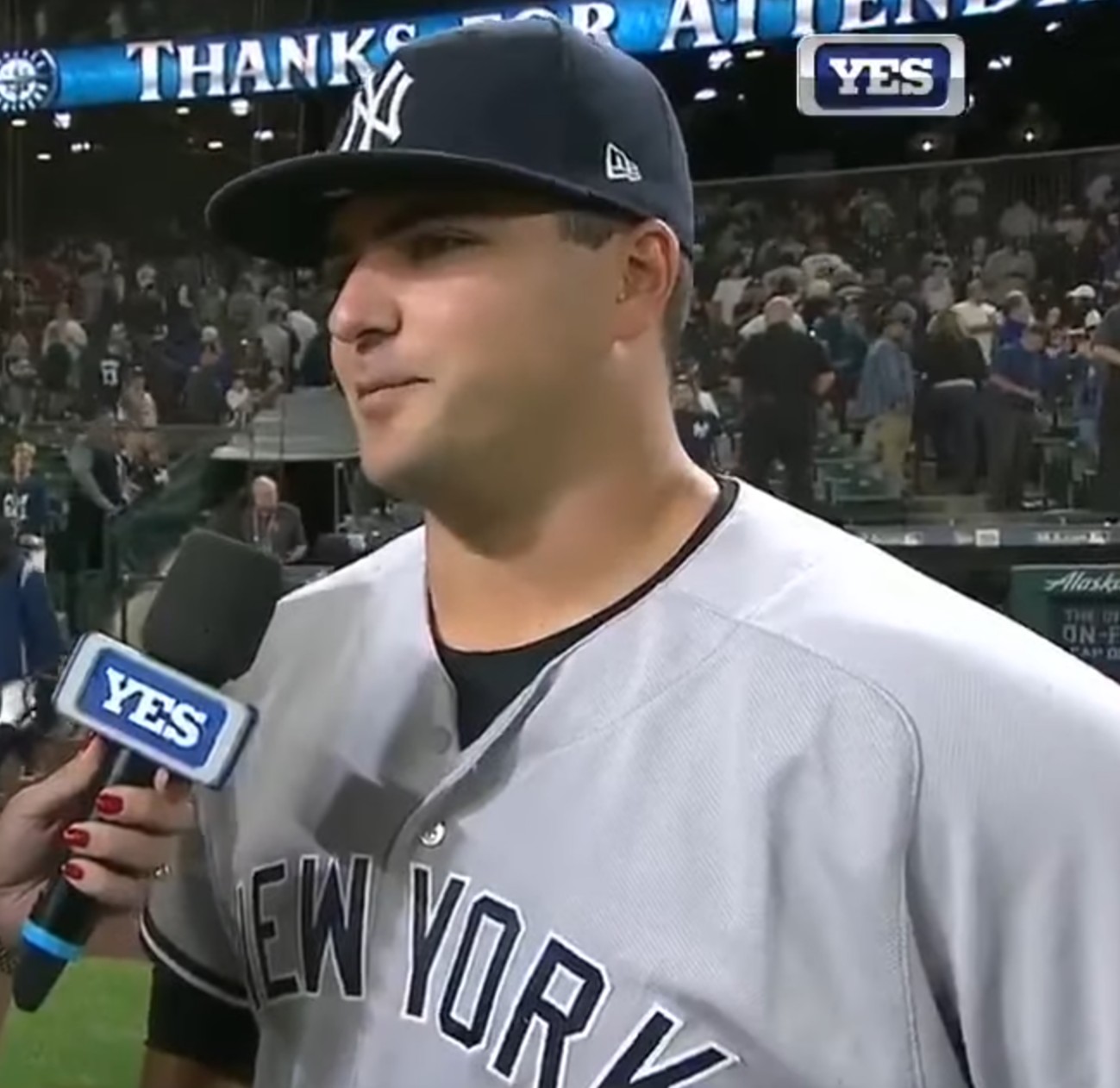 마이클 포드가 2019년 시애틀 매리너스와의 경기에서 두 개의 홈런을 친 후 인터뷰하는 모습