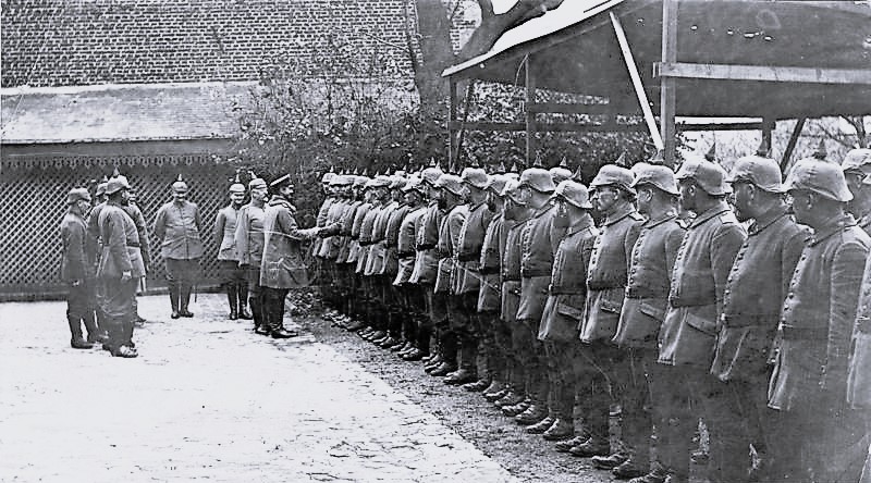 คาร์ล เอดูอาร์ท ตรวจแถวทหาร (ค.ศ. 1914)
