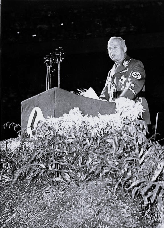 คาร์ล เอดูอาร์ท กล่าวสุนทรพจน์ในการประชุมกาชาดเยอรมัน (ค.ศ. 1936)