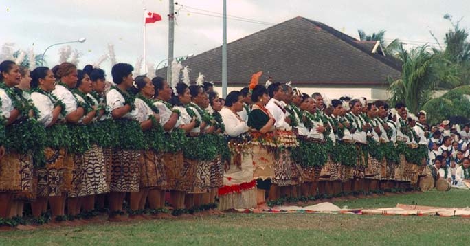 Pertunjukan tari Lakalaka.