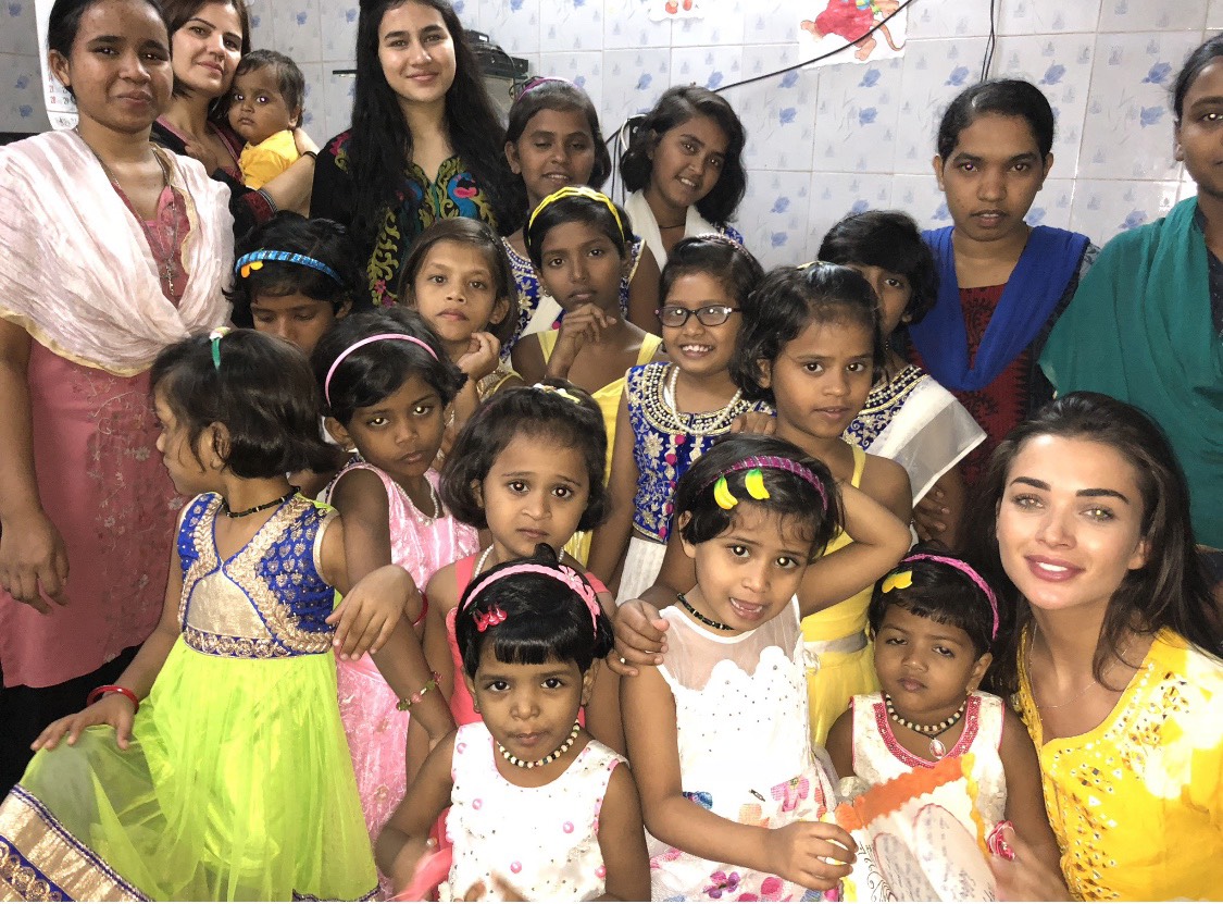 Jackson di Panti Asuhan Sneha Sagar di Mumbai pada Maret 2016