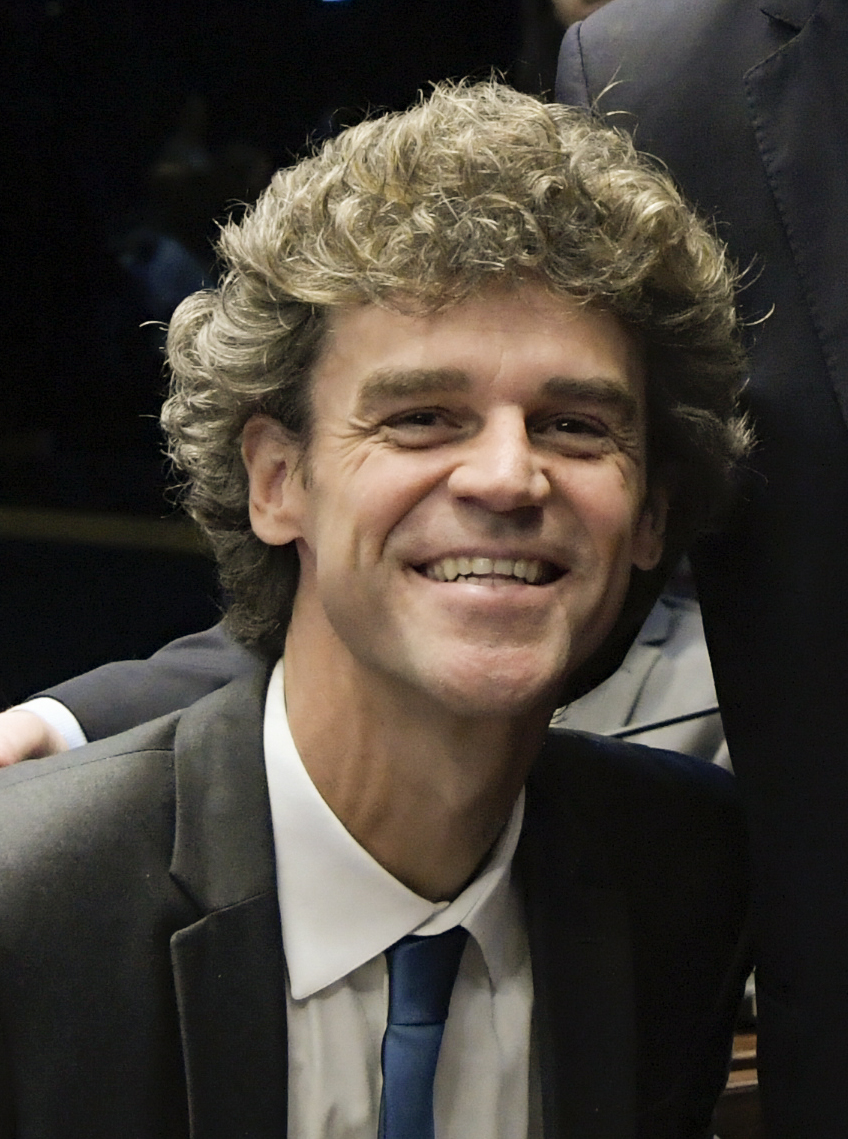 Kuerten during his French Open victory, wearing his distinctive blue and yellow kit.