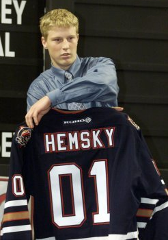 2001년 NHL 엔트리 드래프트에서 에드먼턴 오일러스에 의해 전체 13순위로 지명된 후 무대에 선 헴스키