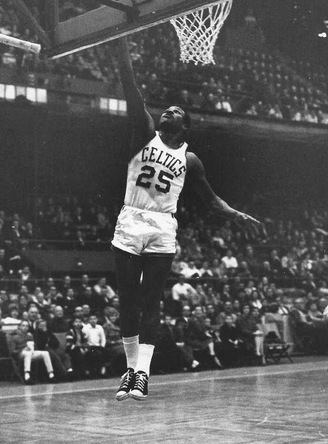 Jones cùng Boston Celtics năm 1964