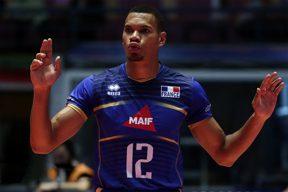 프랑스 국가대표팀 경기 중 공격하는 스테팡 부아예