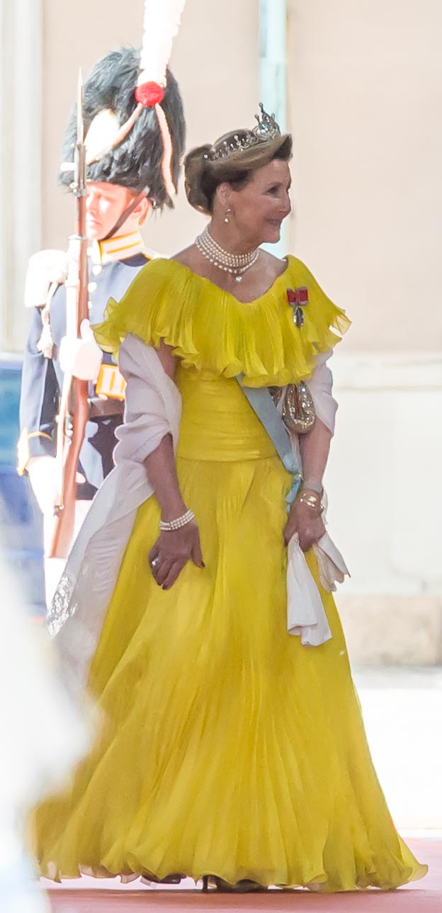 Ratu Sonja di Stockholm untuk pernikahan Pangeran Carl Philip, 2015