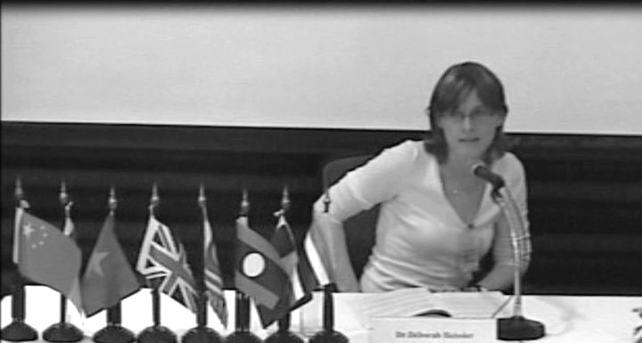 데보라 이슬러, 태국 피싸눌록 대학교 (2010년 여름).