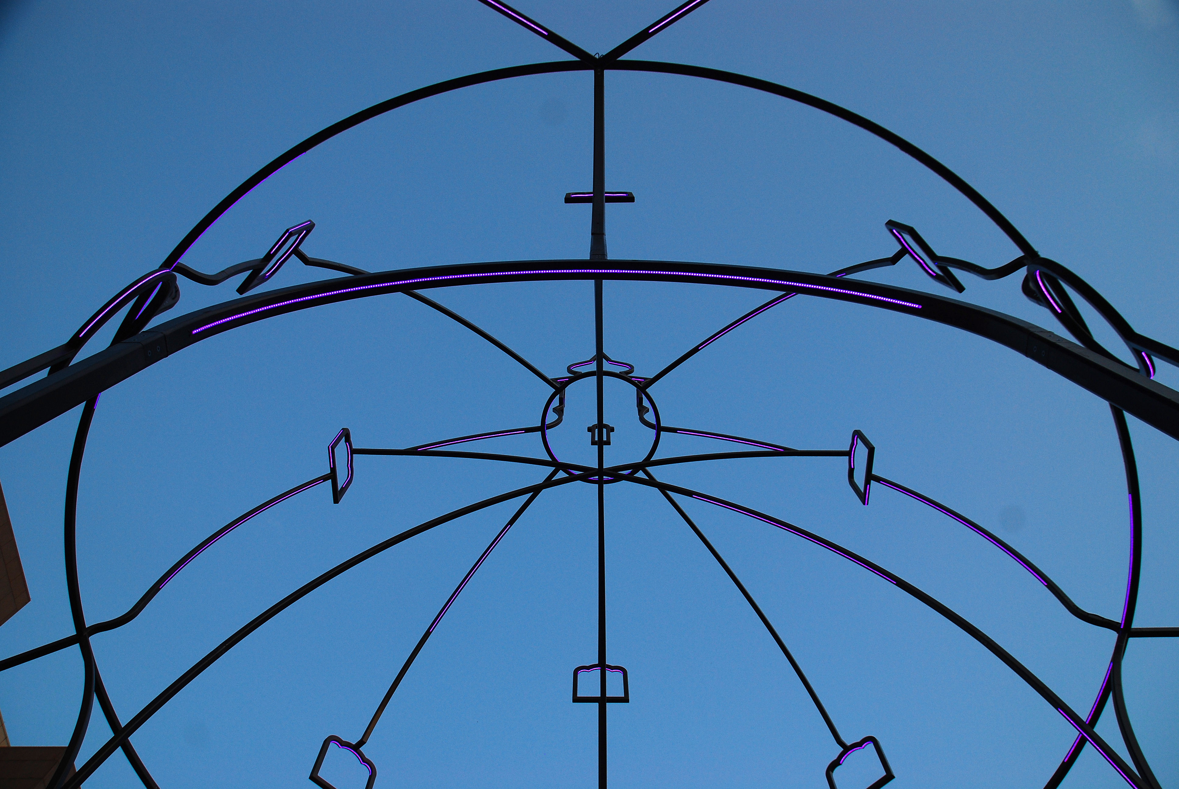 베를린 베들레헴 교회(Rekonstruktion Memoria Urbana 2012)의 조명이 켜진 둥근 지붕