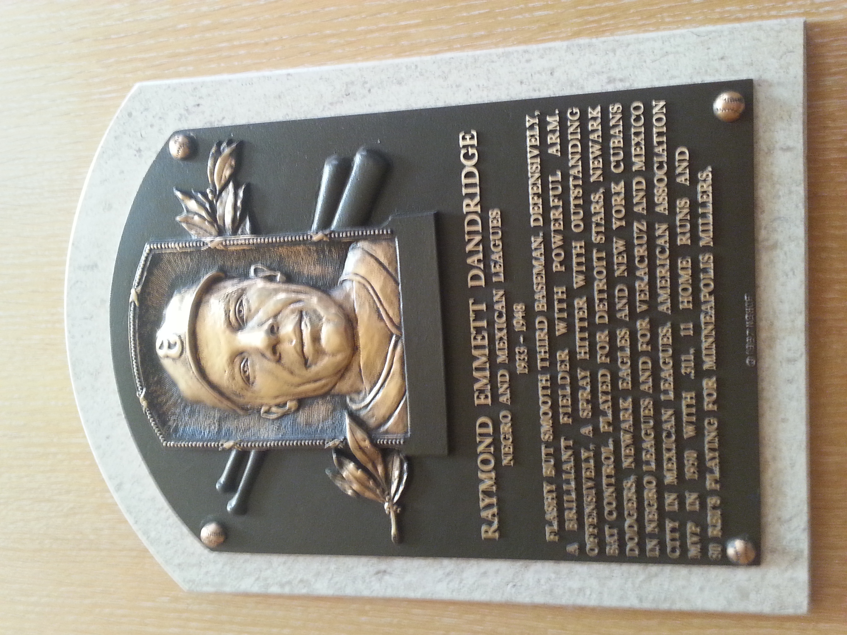 레이 댄드리지의 미국 야구 명예의 전당 헌액 기념 명판