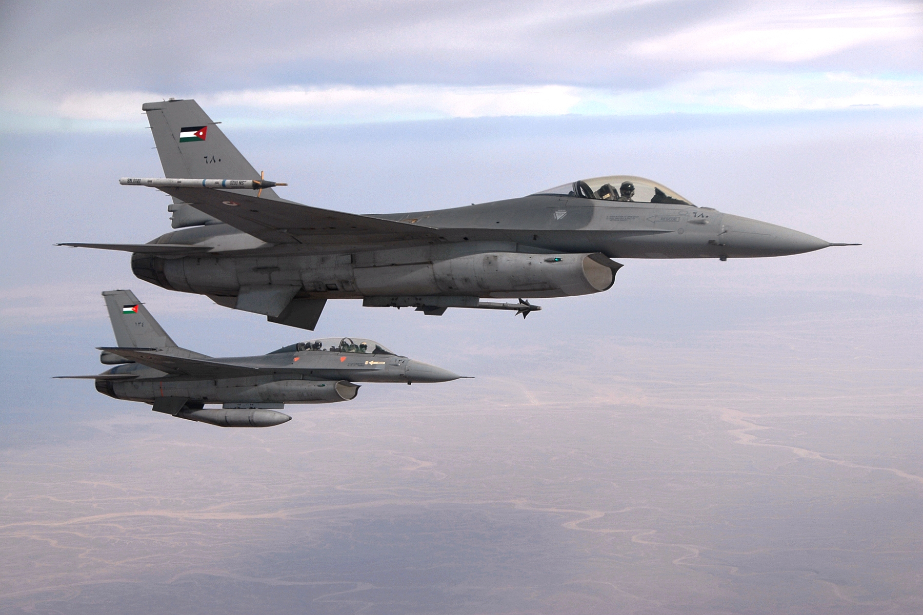 Dua pesawat F-16 Angkatan Udara Kerajaan Yordania.