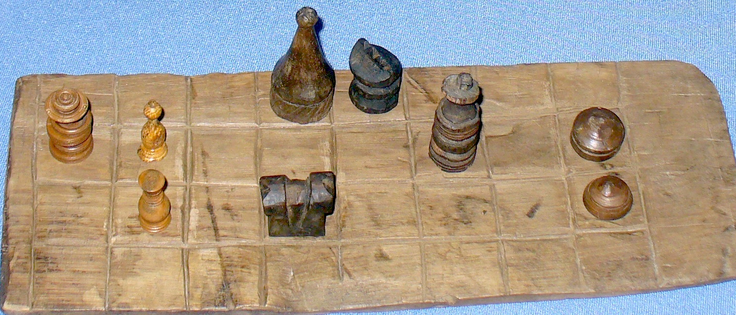 17세기 러시아의 체스판과 체스 말 조각. 이것은 한때 특정 지역에서 