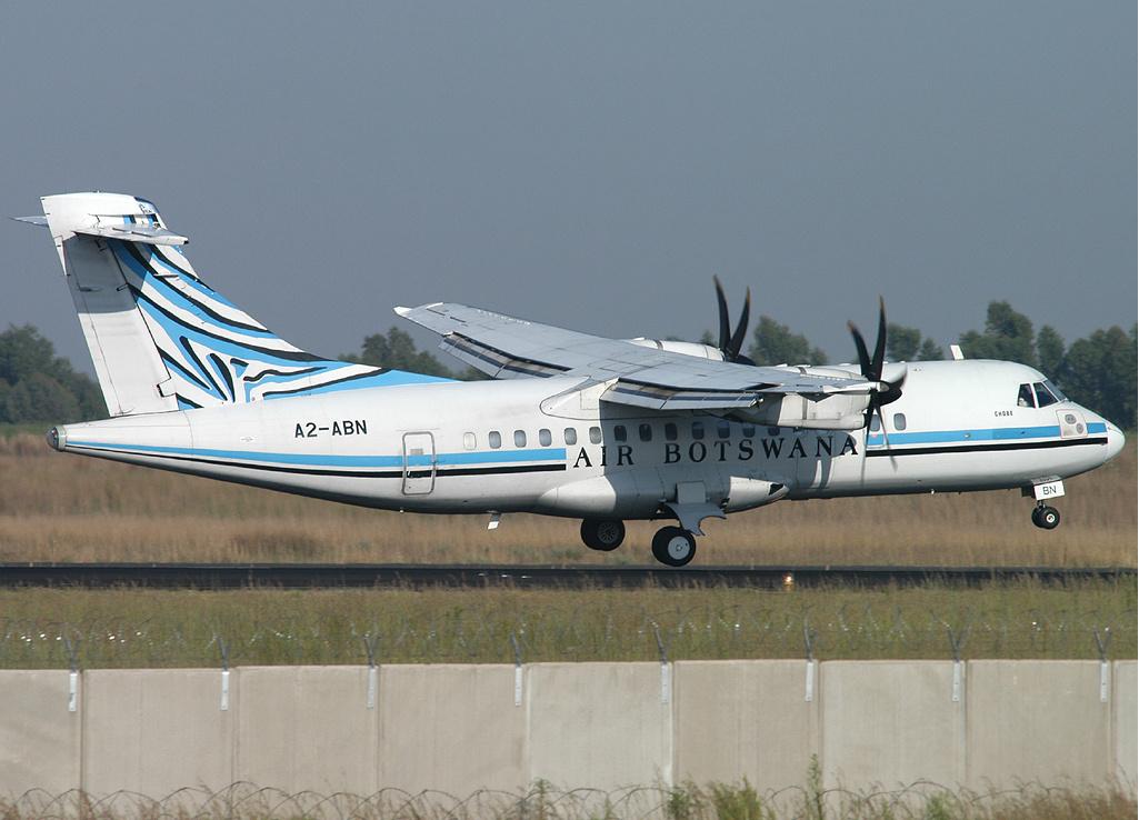 Pesawat Air Botswana.