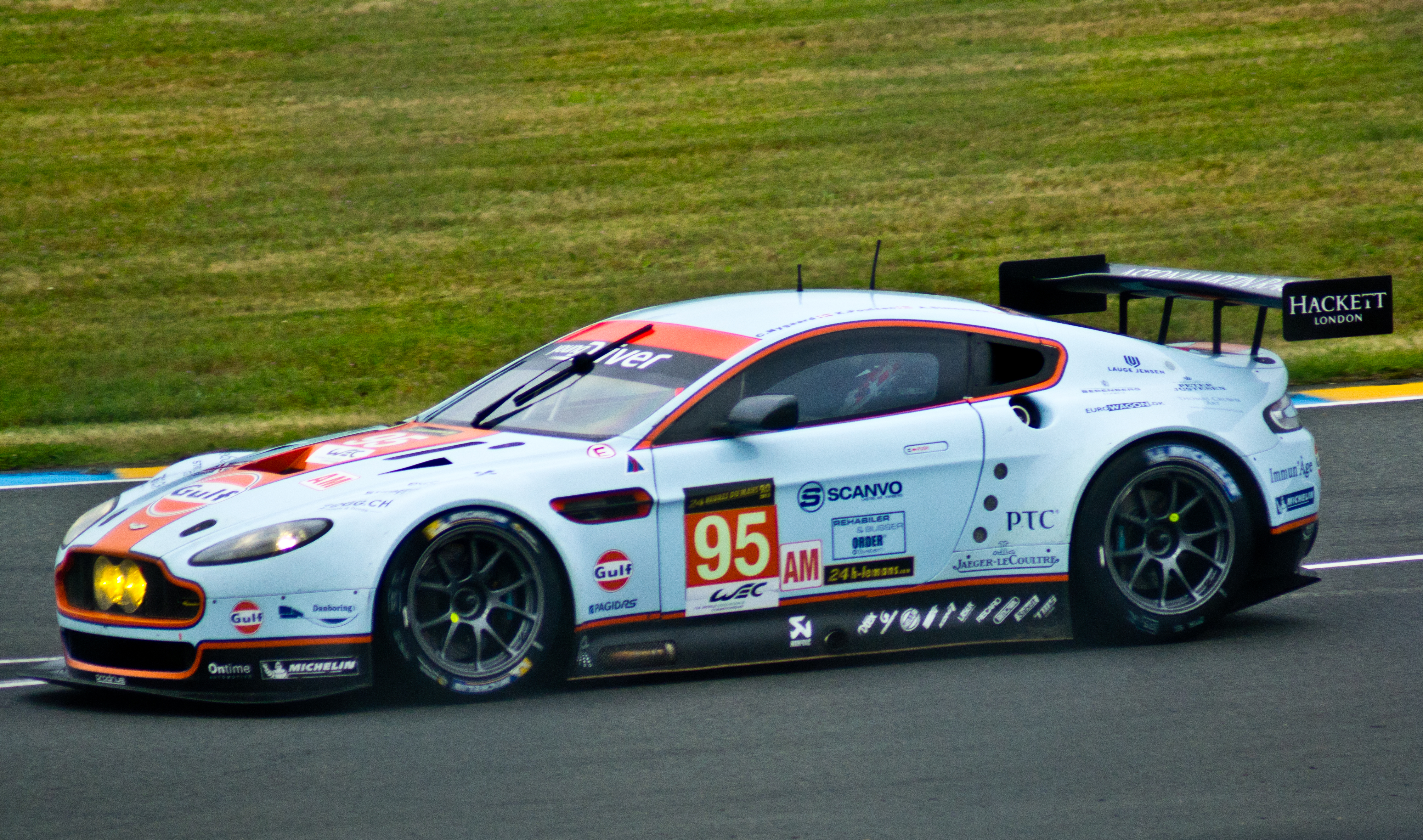 Simonsen di dalam Aston Martin Vantage GTE No. 95 sebelum kemalangan.