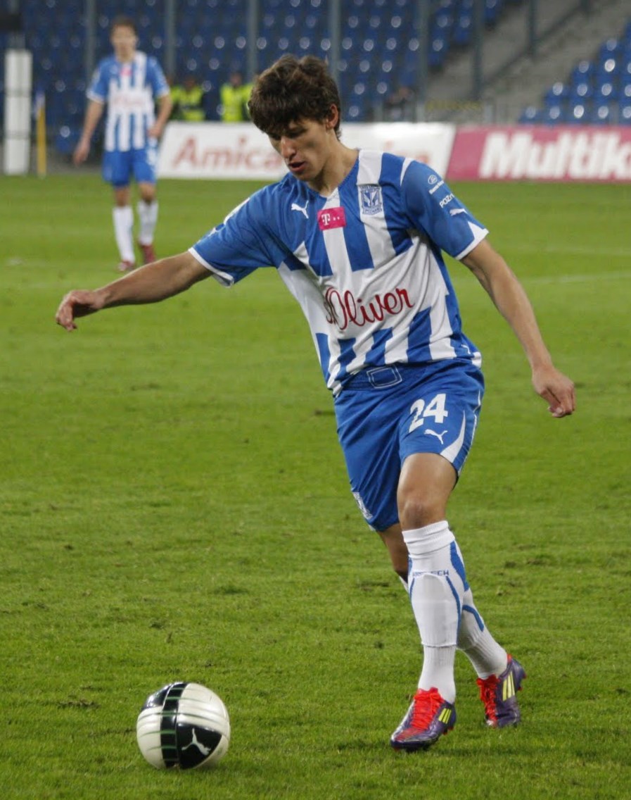 2011년 10월 레흐 포즈난에서 뛰는 토네프.