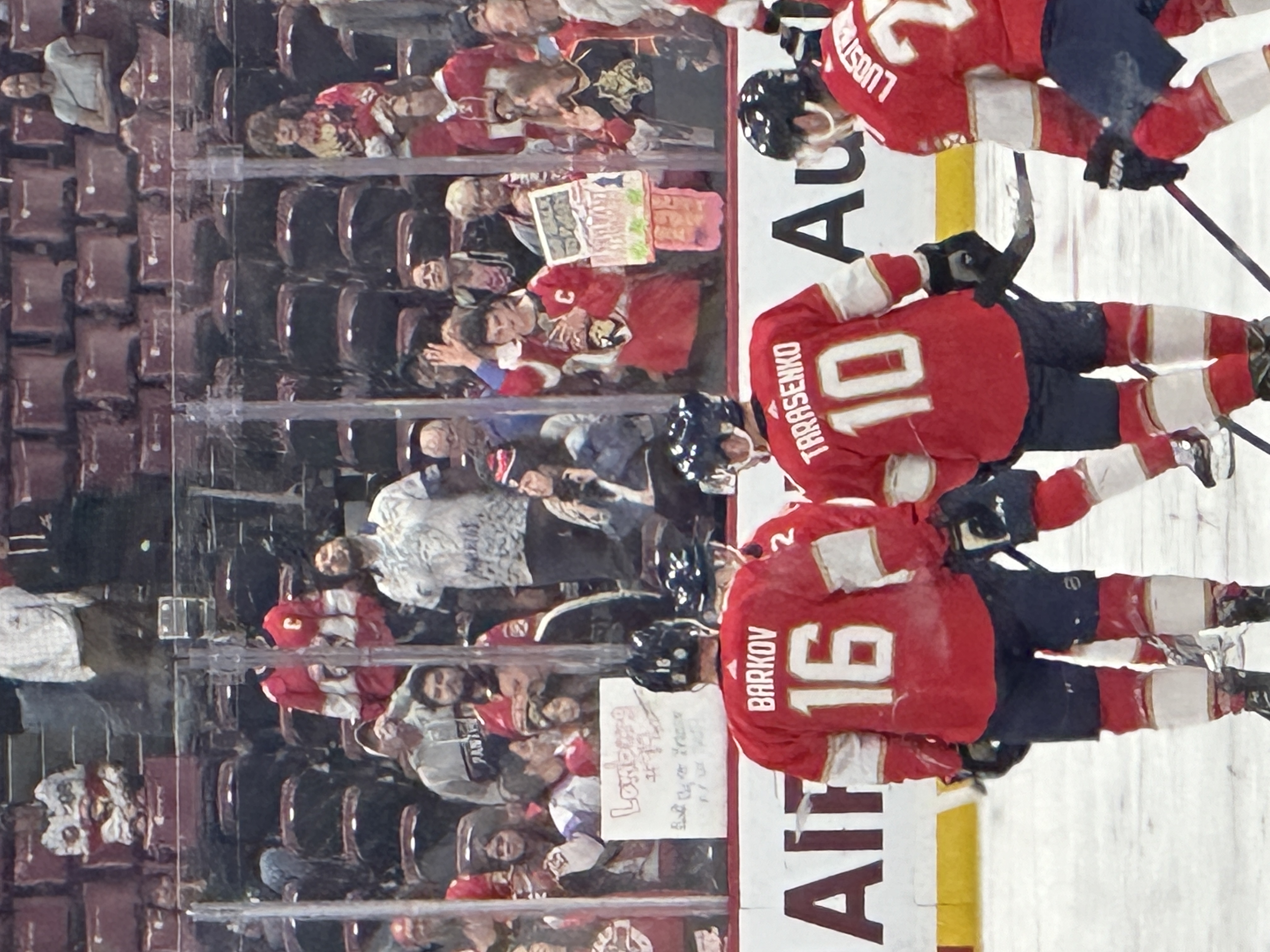 2024년 3월 경기에서 블라디미르 타라센코 (오른쪽)와 함께 있는 바르코브 (왼쪽). 바르코브는 이후 팬서스를 이끌고 첫 스탠리컵 우승을 달성했다.