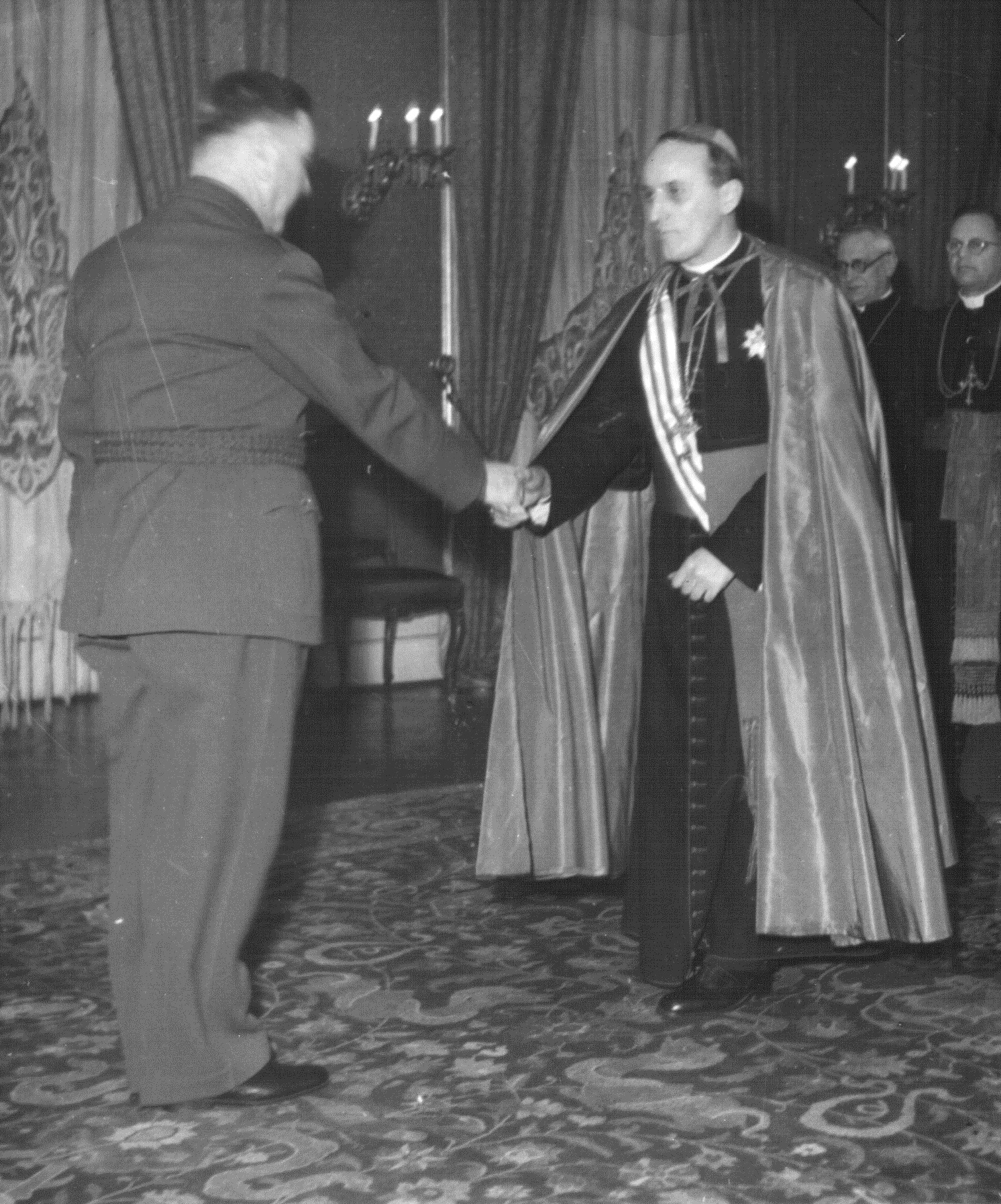 1943년 파벨리치와 로마 가톨릭 스테피나츠 대주교