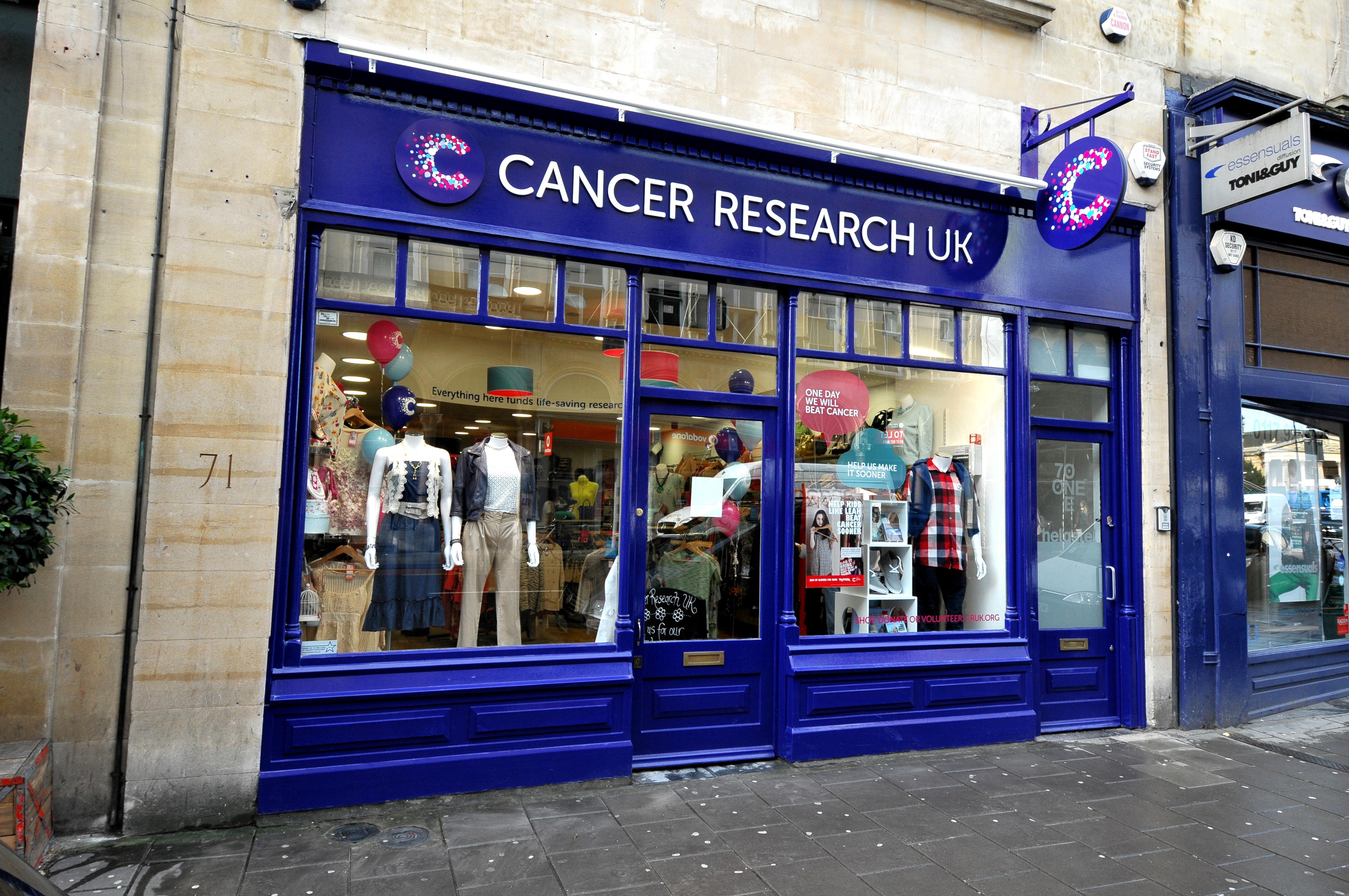 브리스톨에 있는 영국 암 연구소 자선 상점